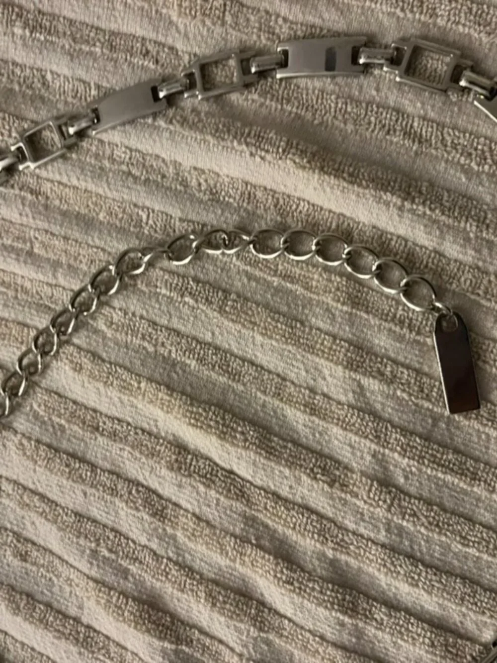 LIZ CLAIBORNE SILVER CHAIN BELT 34-45 INCH Adjustable